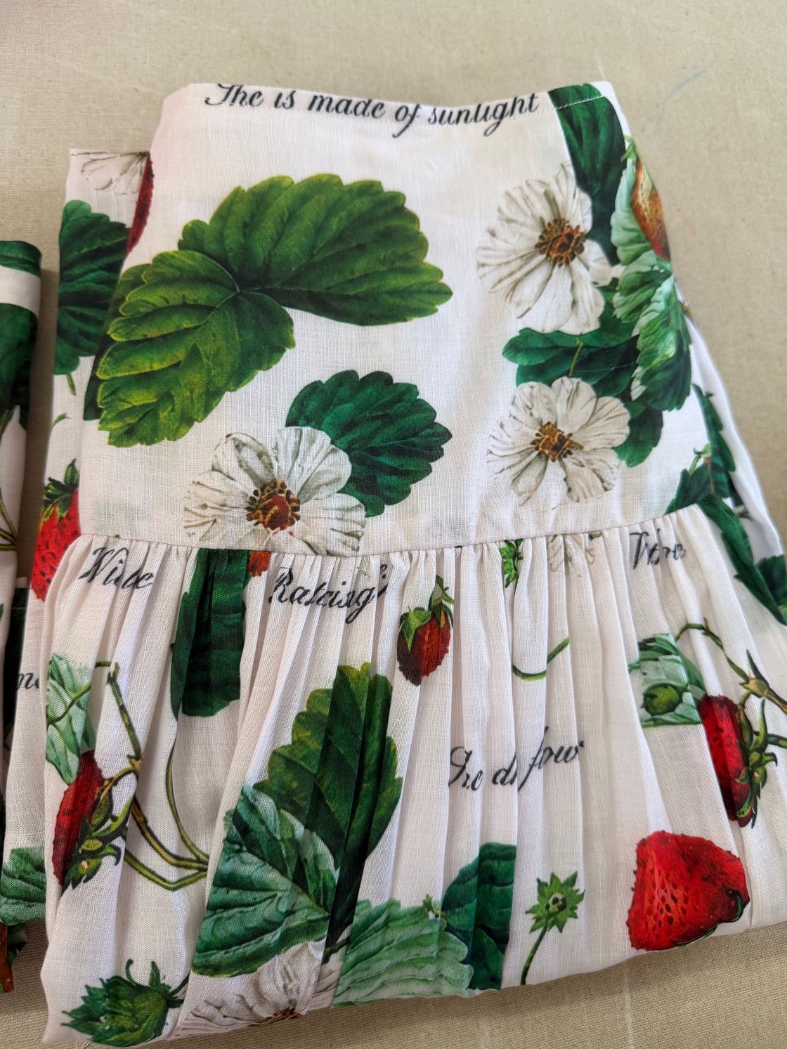 BERRY PRINT SKIRT