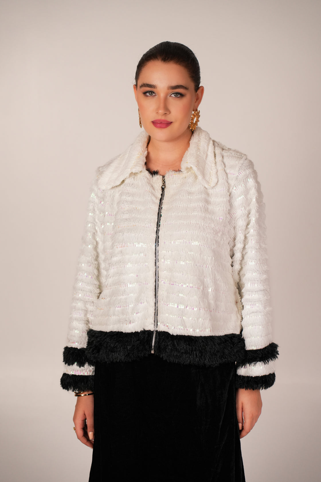 WHITE AND BLACK ZIPPER JACKET