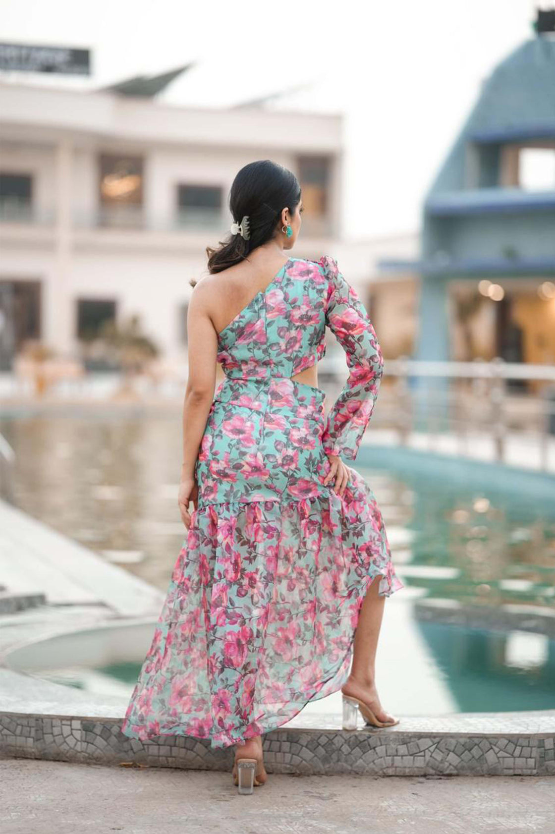 Alyissa Cut-Out Midi Dress – Sculpted in Blush Dreams