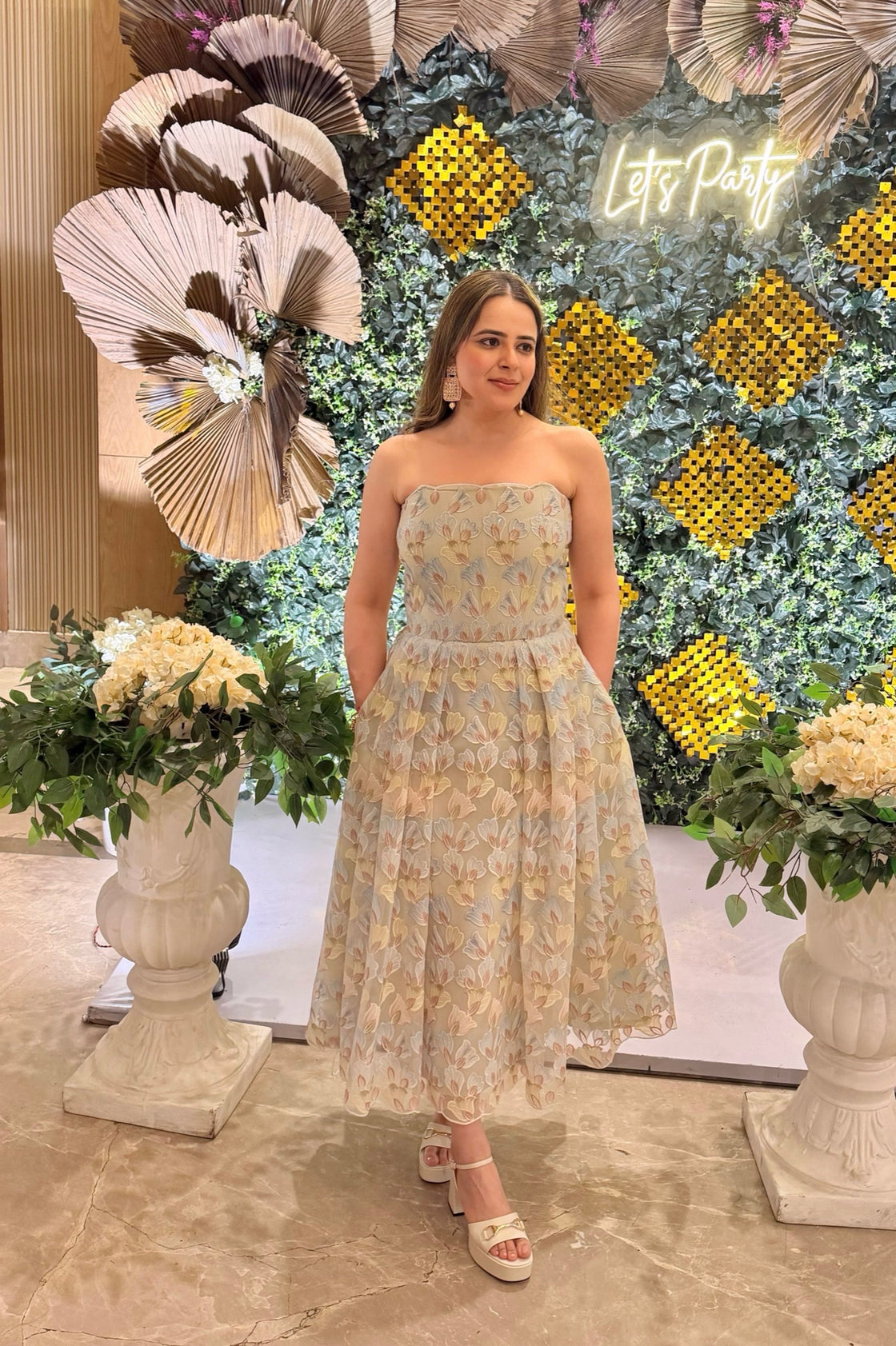 STRAPLESS EMBROIDERED CORSET POCKET MIDI DRESS