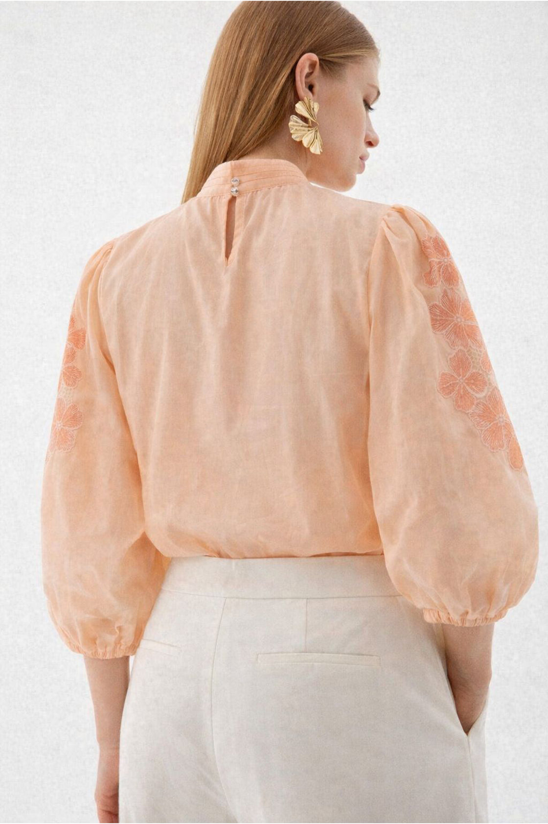 PEACH BUD HIGH NECK TOP