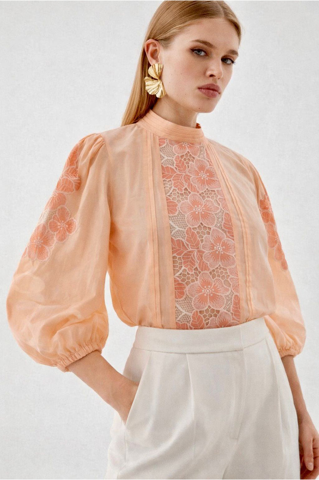 PEACH BUD HIGH NECK TOP